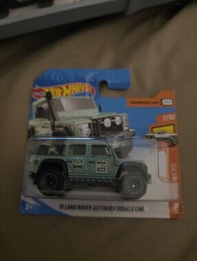 Hot Wheels '15 Land Rover Defender Double Cab - Light Green Toy Truck